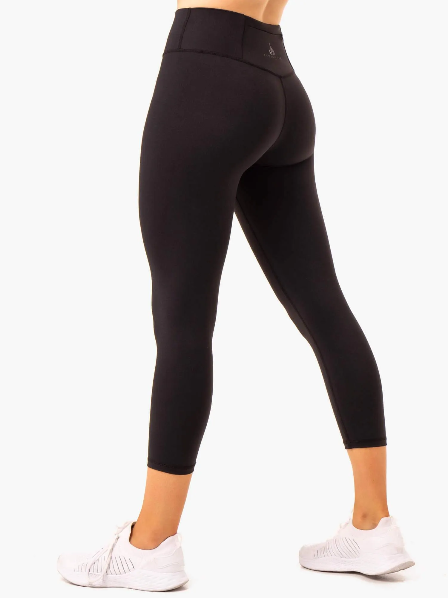 Movement High Waisted 7/8 Pocket Leggings - Black